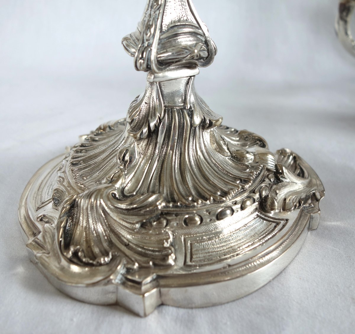 Paire de grands candélabres de style Louis XV Rocaille en bronze argenté d'après Meissonnier-photo-7