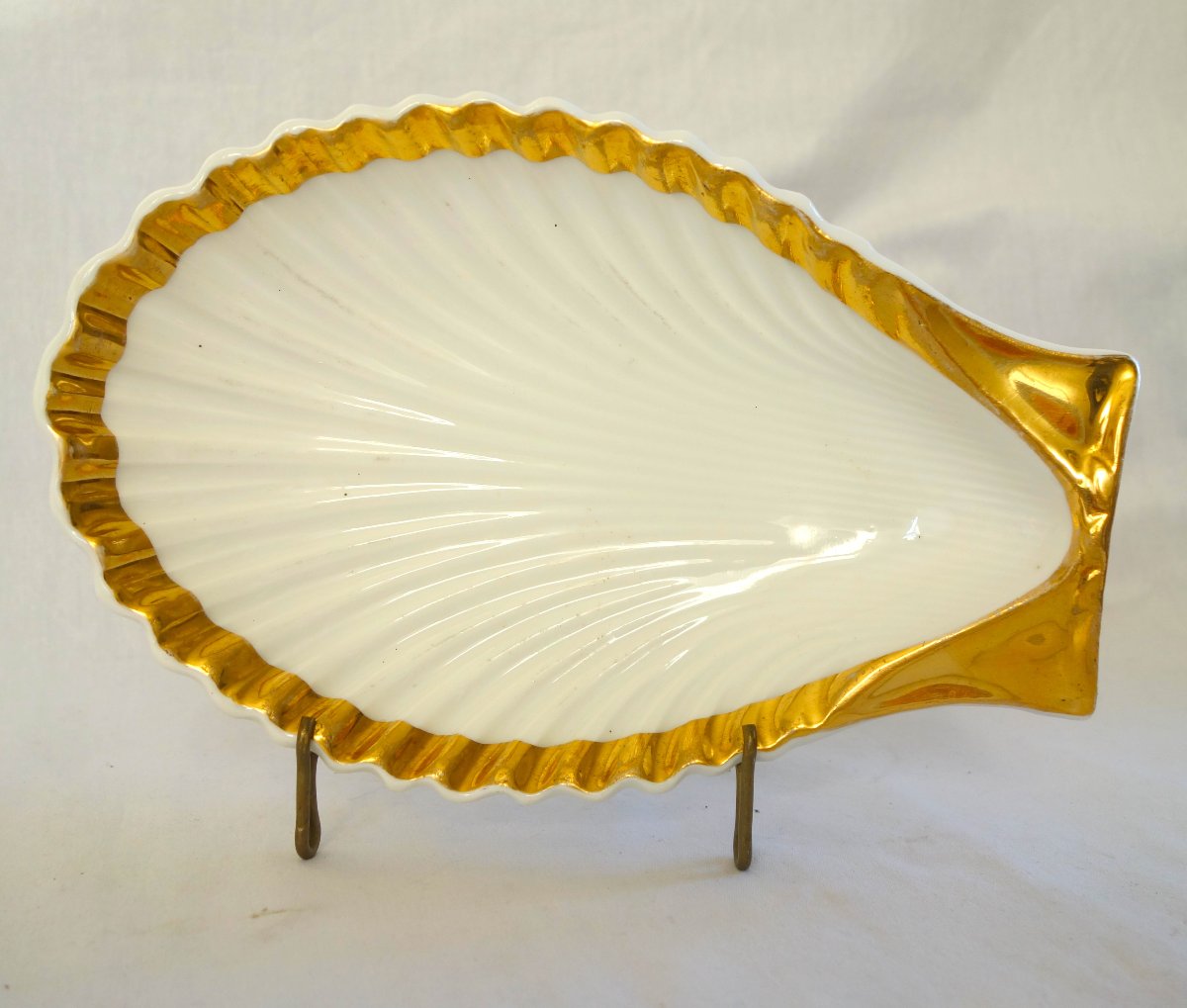 Empire-period Parisian Porcelain Shell-shaped Butter Dish Or Ramekin, Gilded With Fine Gold-photo-2