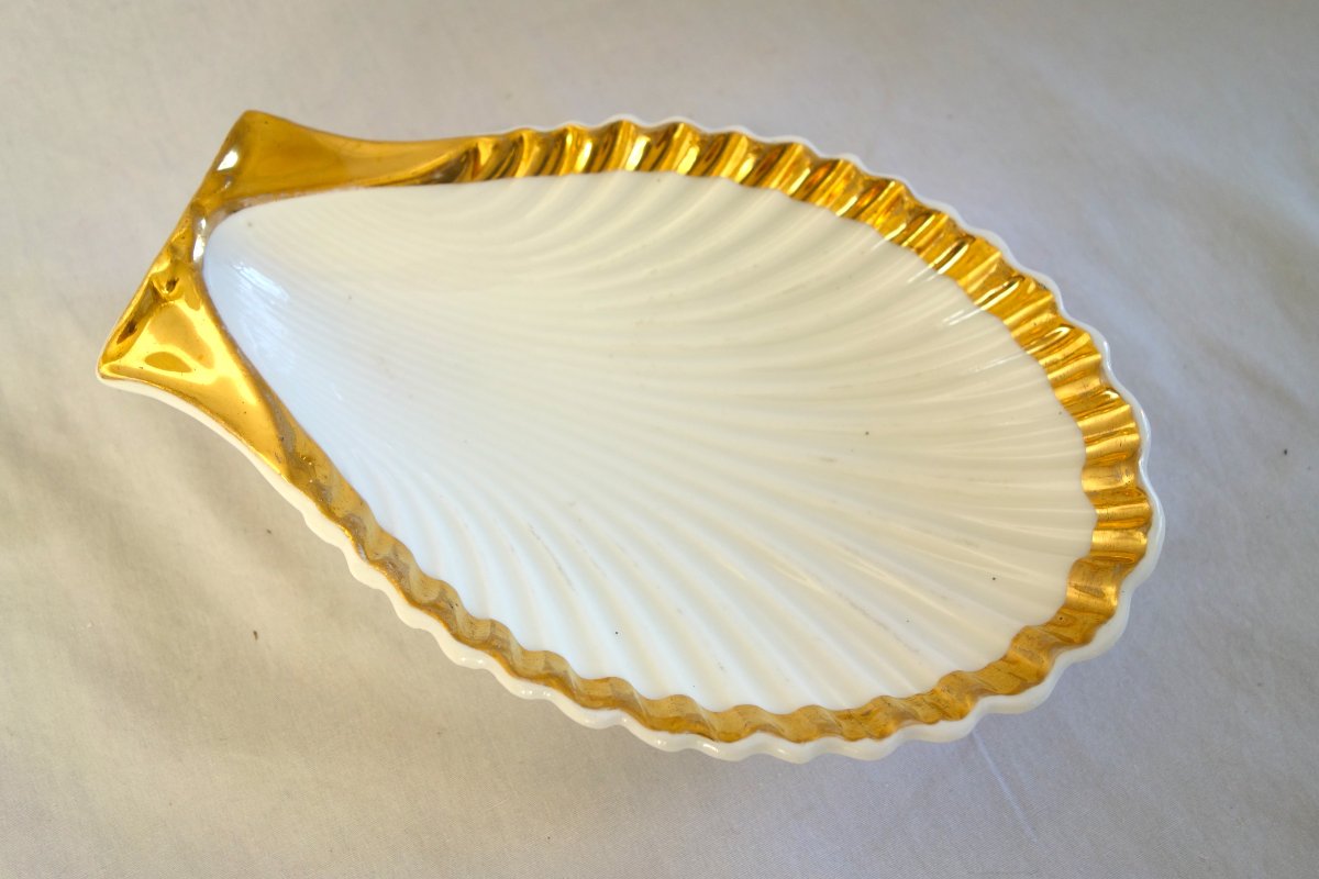 Empire-period Parisian Porcelain Shell-shaped Butter Dish Or Ramekin, Gilded With Fine Gold-photo-1