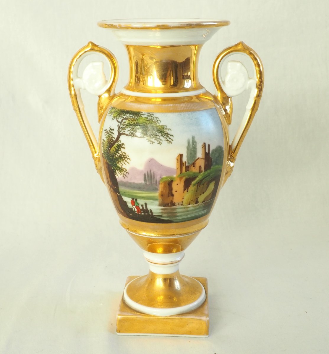 Vase Empire en porcelaine de Paris doré à l'or fin, couple d'ecossais jouant au golf-photo-3