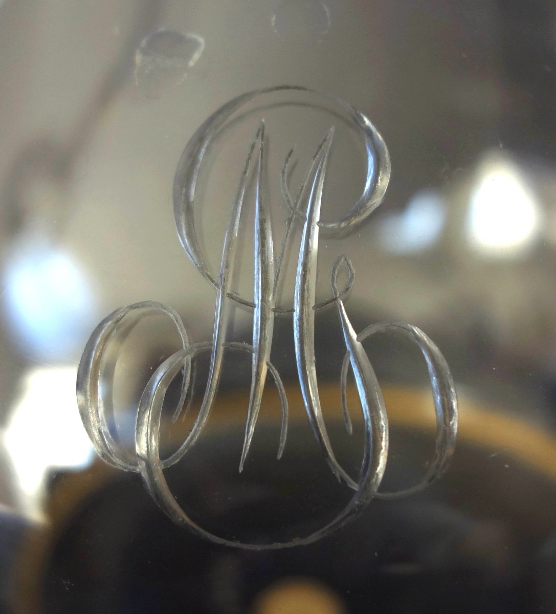 Baccarat - Crystal Decanter With Gold-plated Ribbing, Mg Monogram, And Paper Label-photo-3