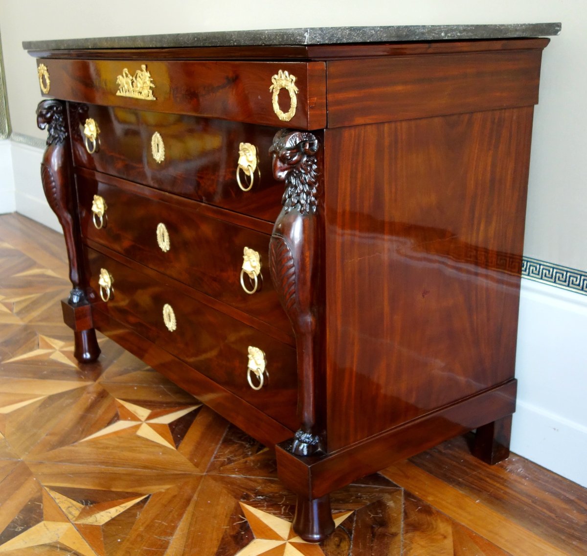 Commode aux béliers en acajou et bronze doré mercure d'époque Consulat attribuée à Jacob Frères-photo-3