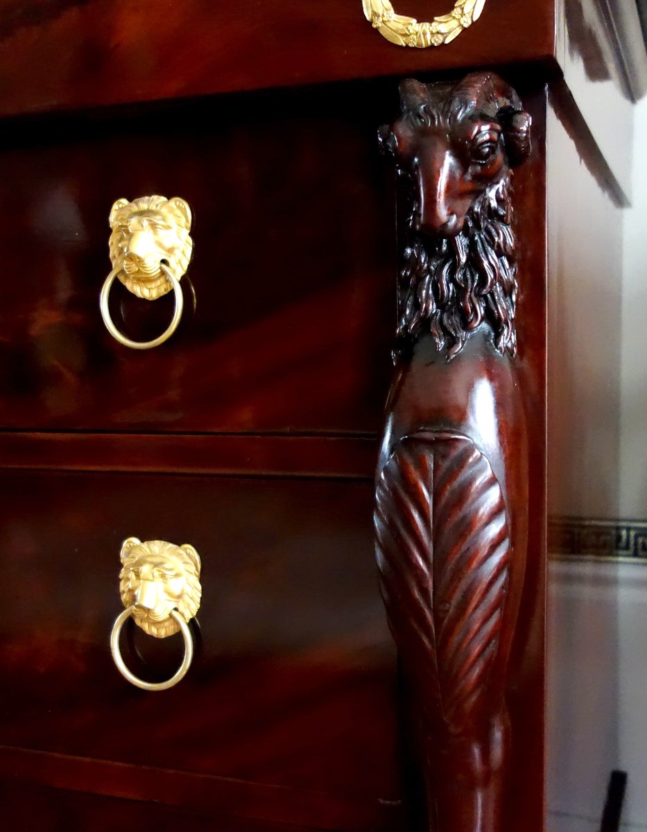 Commode aux béliers en acajou et bronze doré mercure d'époque Consulat attribuée à Jacob Frères-photo-3