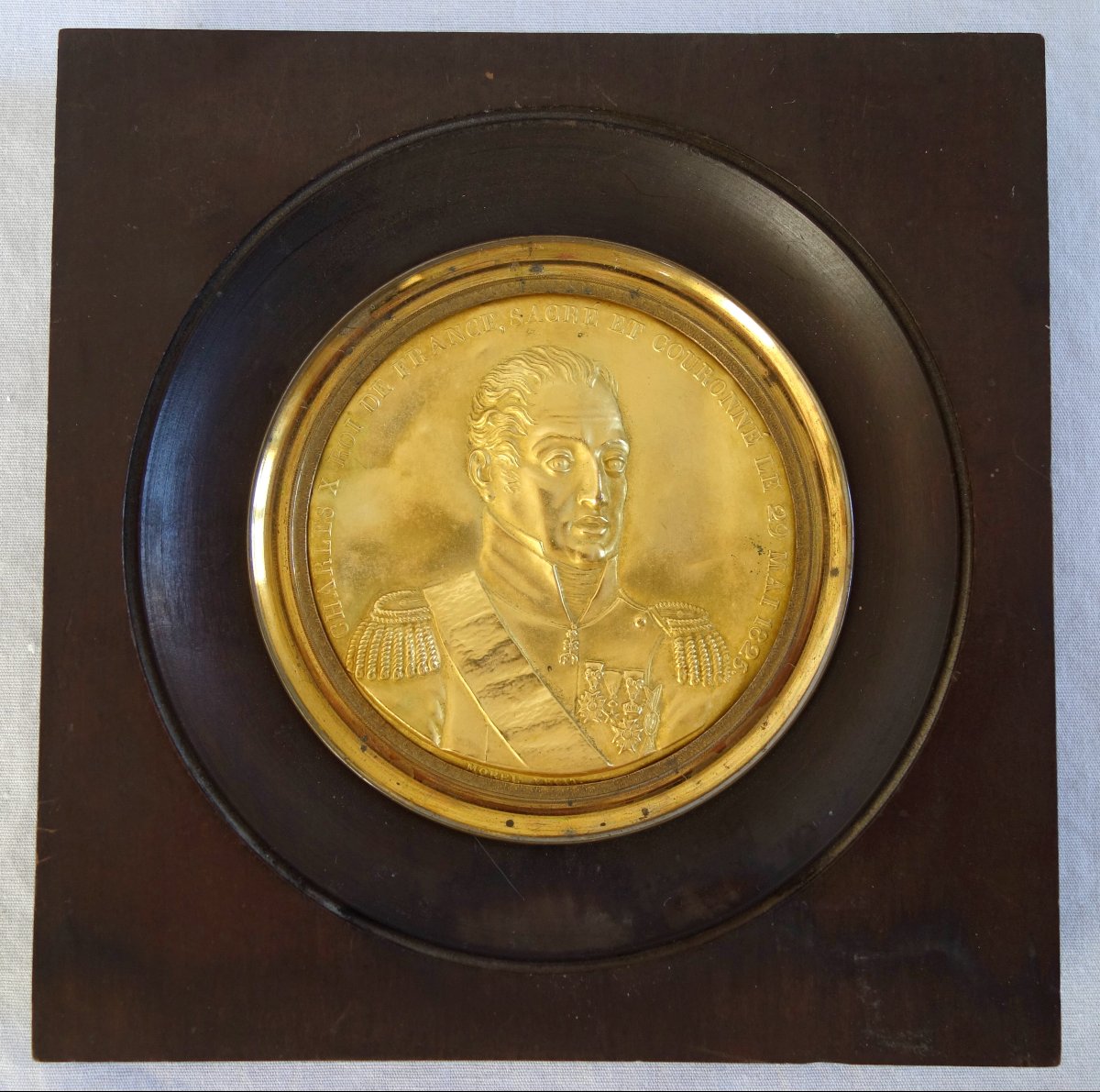 Portrait miniature de Charles X en laiton doré, époque Restauration, souvenir royaliste-photo-2