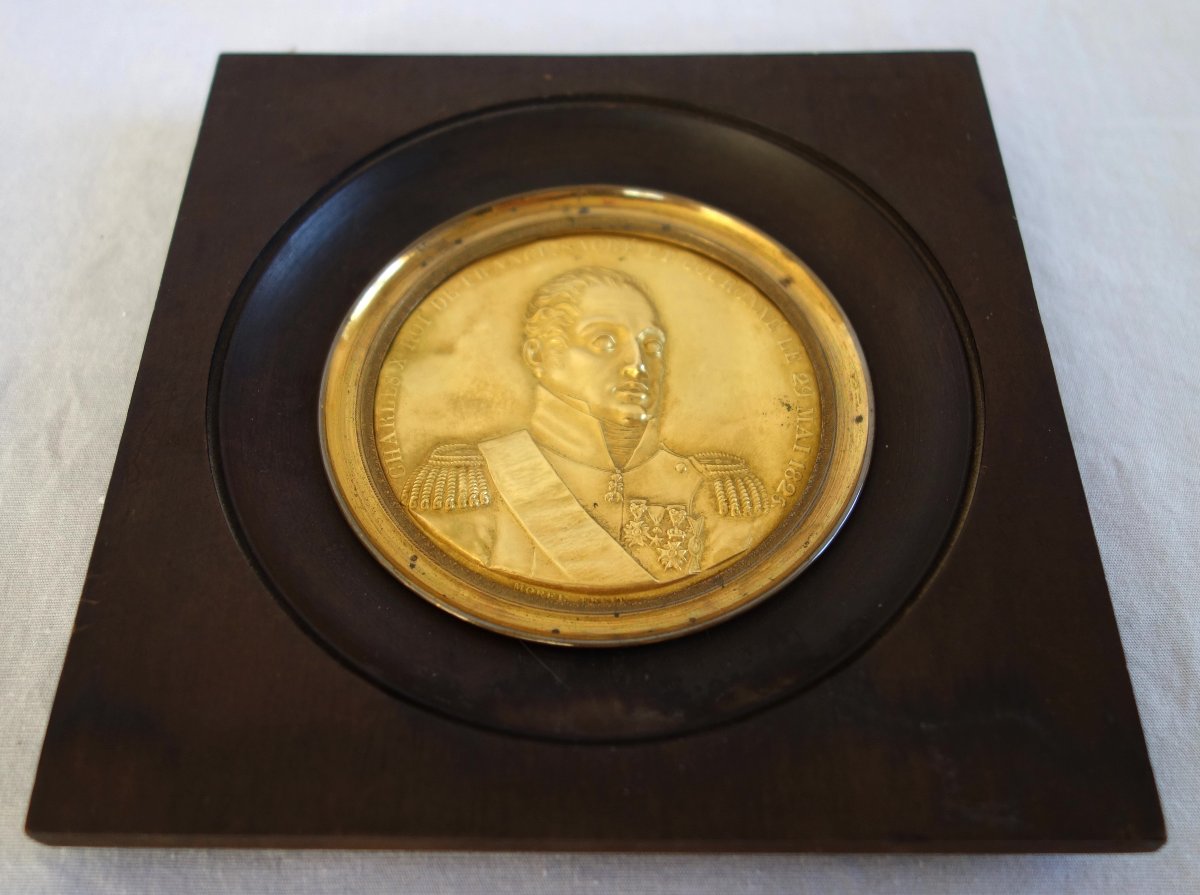 Portrait miniature de Charles X en laiton doré, époque Restauration, souvenir royaliste-photo-3