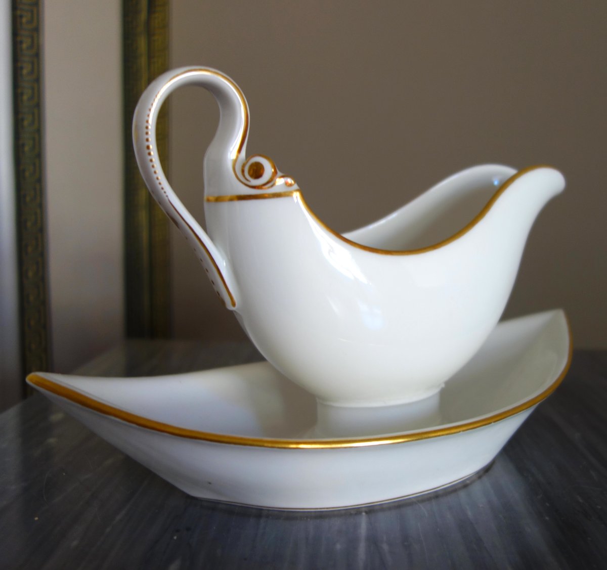 Nast: Empire-period Sauceboat Made Of White And Gold Paris Porcelain-photo-2