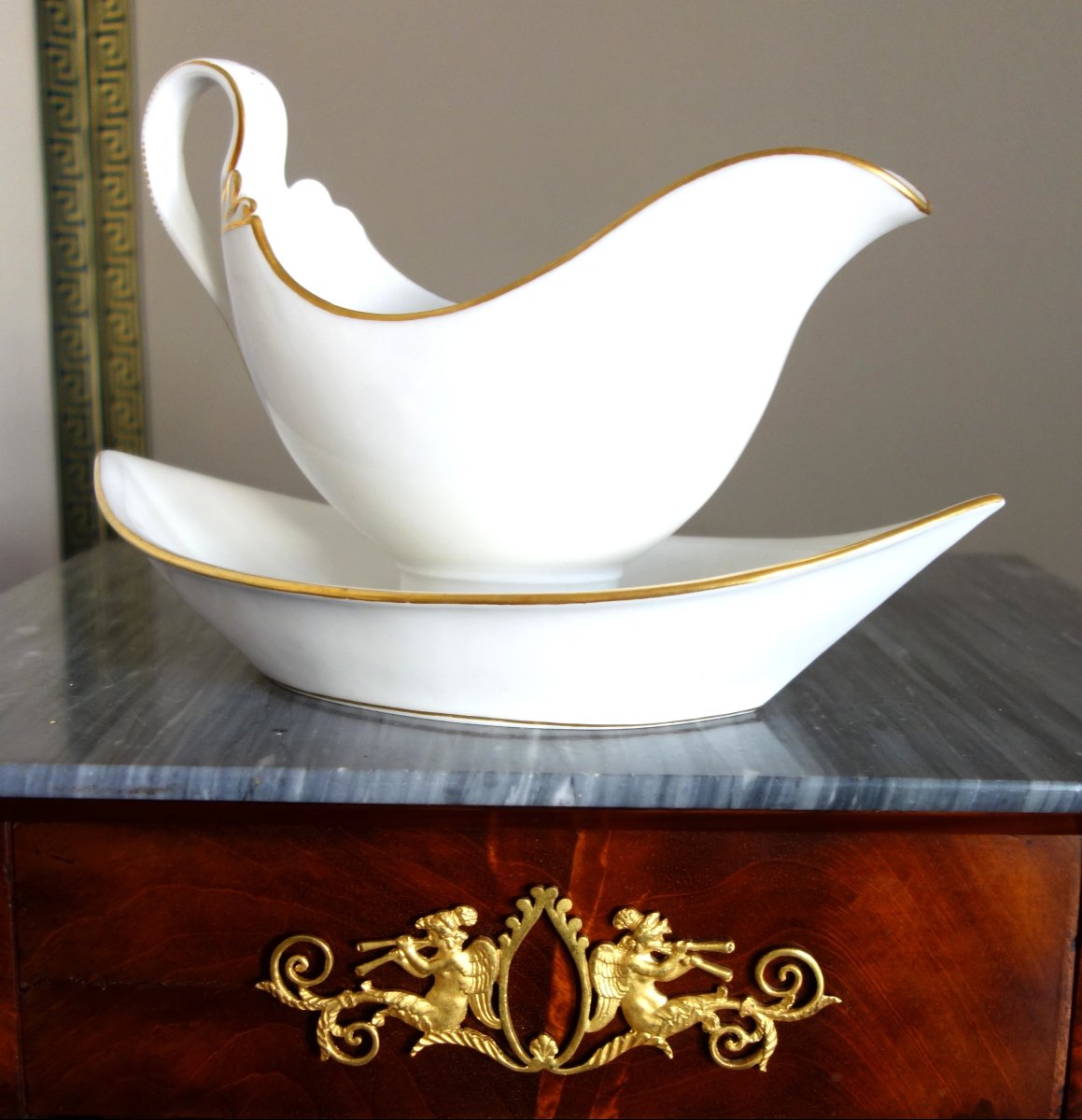 Nast: Empire-period Sauceboat Made Of White And Gold Paris Porcelain-photo-2