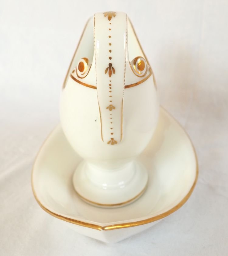 Nast: Empire-period Sauceboat Made Of White And Gold Paris Porcelain-photo-3