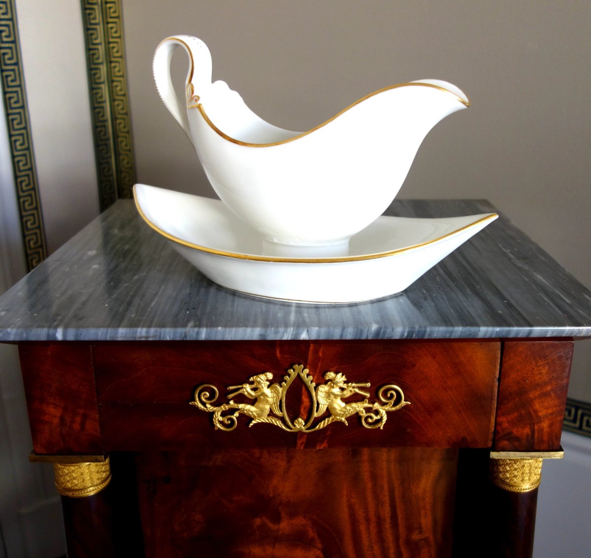 Nast: Empire-period Sauceboat Made Of White And Gold Paris Porcelain