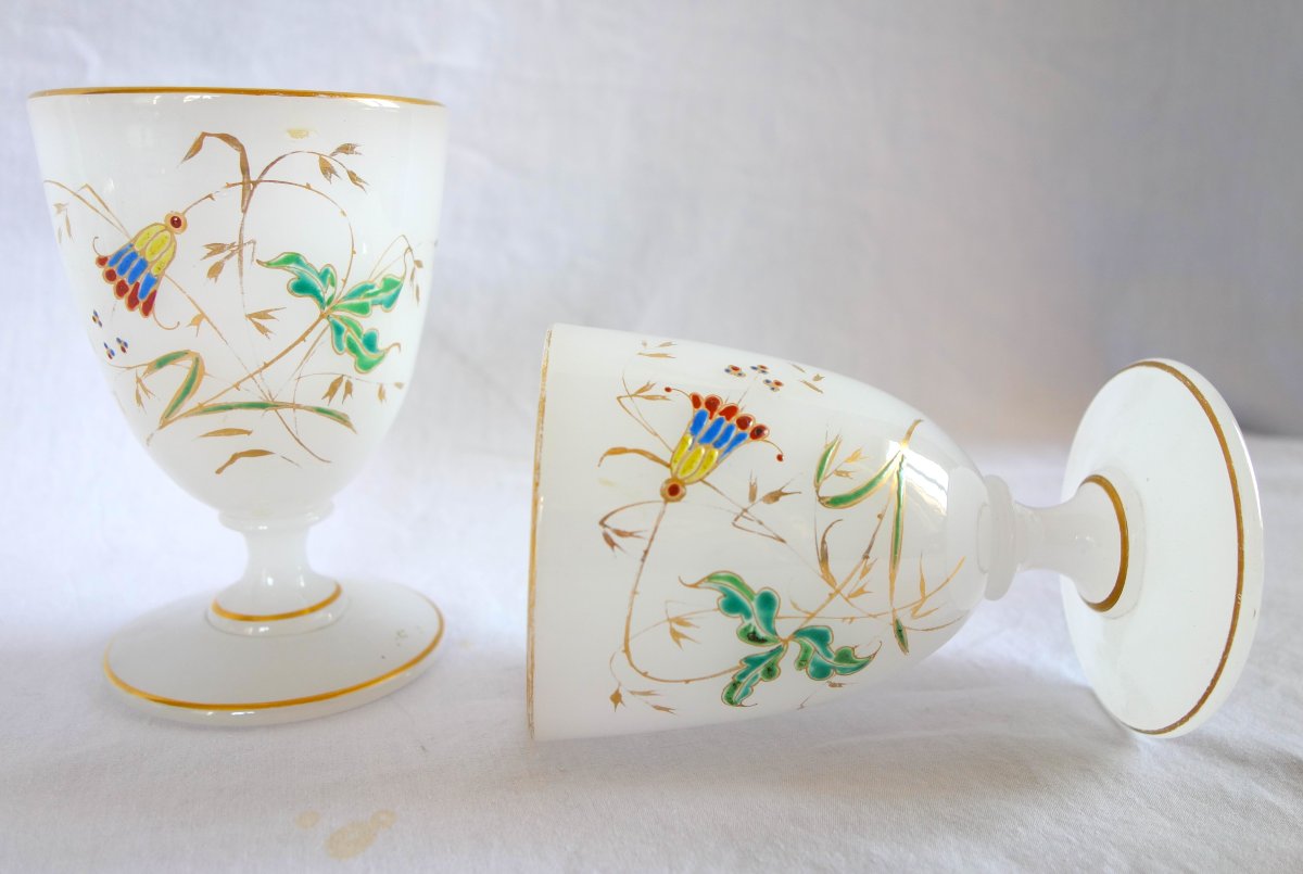 Baccarat : Paire de verres à dents en cristal opaline émaillé polychrome et doré-photo-3