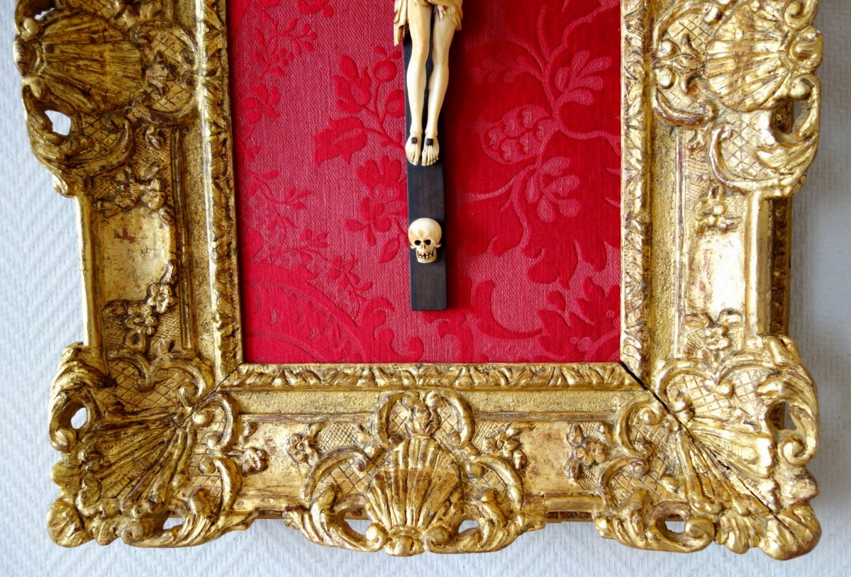 Christ In Ivory, Crucifix From Bed Bottom, 18th Century Period - Carved Wood & Gilded Gold-photo-3