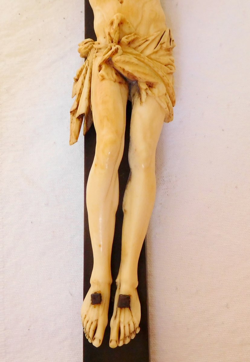 Christ In Ivory, Crucifix From Bed Bottom, 18th Century Period - Carved Wood & Gilded Gold-photo-6