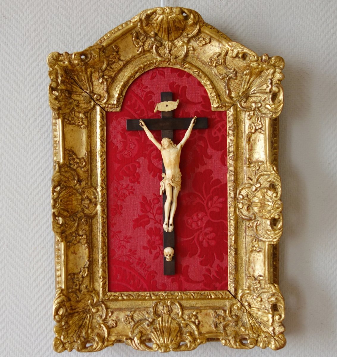 Christ In Ivory, Crucifix From Bed Bottom, 18th Century Period - Carved Wood & Gilded Gold