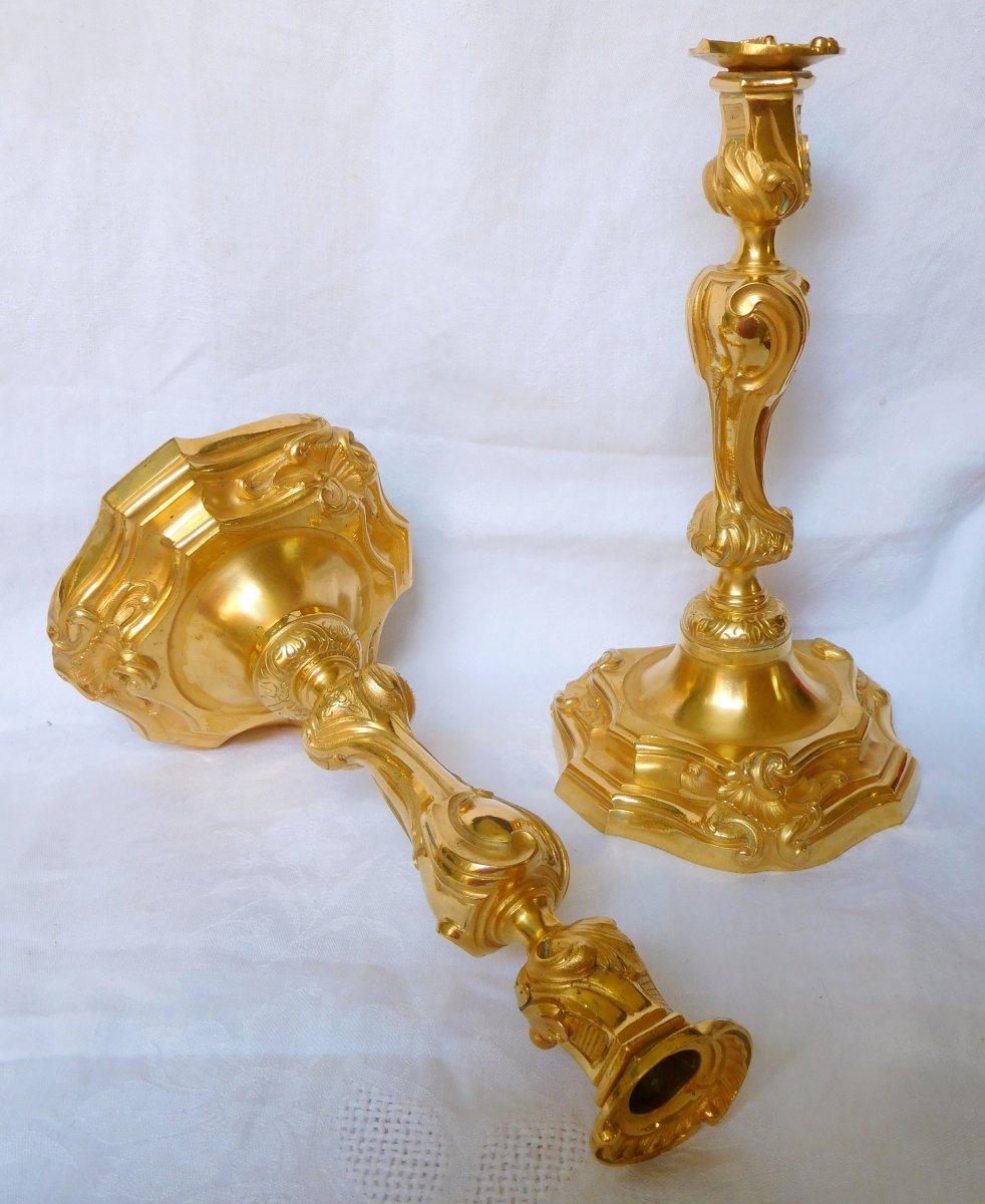 Paire De Bougeoirs En Bronze Ciselé & Doré à l'Or Fin De Style Louis XV d'Après Meissonnier-photo-3