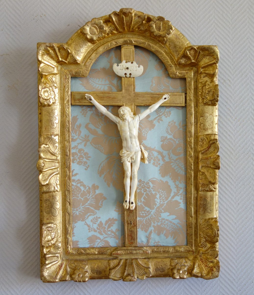Grd Christ En Ivoire, Cadre En Bois Doré d'époque Louis XIV Régence - Début XVIIIe Siècle