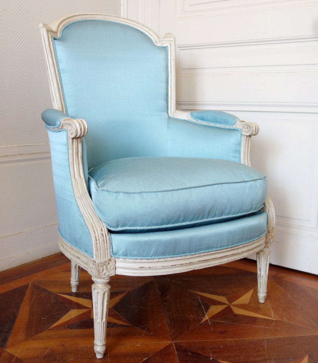 Bergère d'époque Louis XVI,  Canetillé De Soie Bleu Clair
