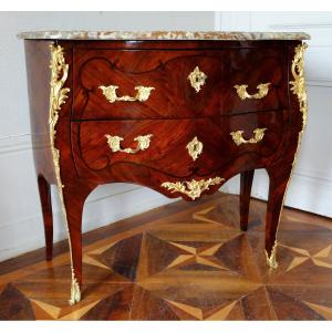 Sauteuse Commode In Violette Wood, Louis XV Period - 18th Century