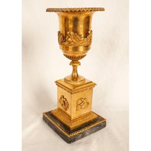 Large Directoire Ornamental Vase In Gilt Bronze, Late 18th Or 1800 Period - Turquin Marble