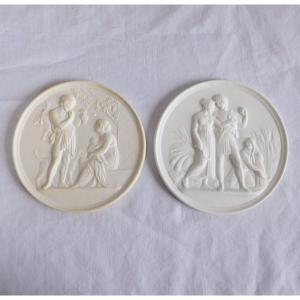 Paire De Médaillons Néoclassiques En Biscuit De Porcelaine De Style Empire  - Cérès Et Bacchus