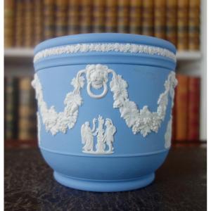 Neoclassical Cache Pot In Blue And White Porcelain Biscuit - Wedgwood