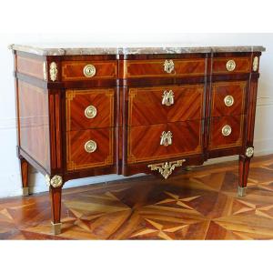 Commode à La Grecque d'époque Louis XV transition En Marqueterie De Bois De Rose - Circa 1770