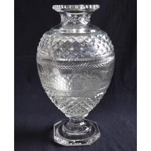 Grand Vase En Cristal De Baccarat De Style Charles X Finement Taillé, Cachet Du Musée
