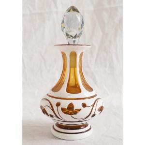 Baccarat - Perfume Bottle In White Opaline And Amber Colored Crystal - Mid 19th Century