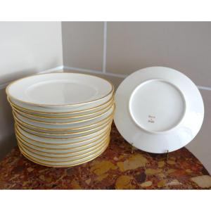 Nast : suite de 14 assiettes de table en porcelaine à filet or d'époque Empire - signées