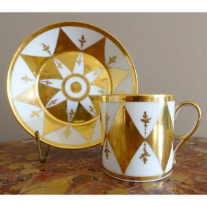 Tasse à café Directoire à losanges en porcelaine de Paris dorée à l'or fin vers 1800
