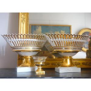 (Nast attribué à) Paire de très grandes coupes ajourées en porcelaine d'époque Empire