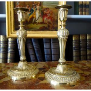 Paire de bougeoirs / flambeaux d'époque Louis XVI en bronze ciselé - XVIIIe siècle