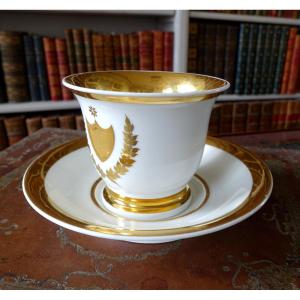 Grande tasse à petit déjeuner / chocolat chaud en porcelaine de Paris dorée, début XIXe siècle