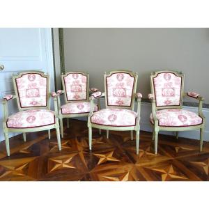 Suite de 4 fauteuils cabriolets d'époque Louis XVI en bois laqué, couverture "toile de Jouy"