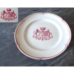 Lunéville - assiette montée sur pieds en faïence à doubles armoiries comtales, fin XIXe siècle 