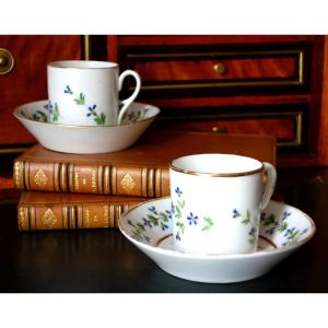 Manufacture de Locré, paire de Tasses à café litron en porcelaine, décor aux Barbeaux filets or