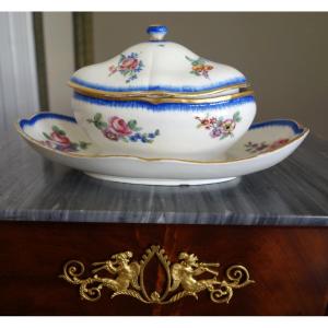 Manufacture de Sèvres, pot à sucre saucière en porcelaine époque Louis XVI - signé & daté 1777