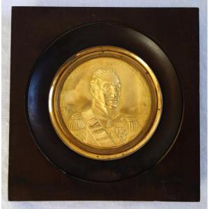 Portrait miniature de Charles X en laiton doré, époque Restauration, souvenir royaliste