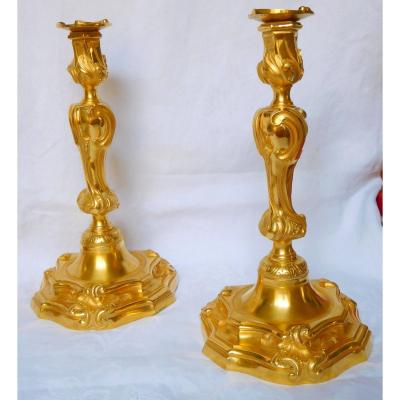 Paire De Bougeoirs En Bronze Ciselé & Doré à l'Or Fin De Style Louis XV d'Après Meissonnier