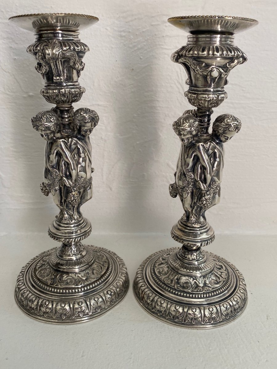 Paire de Bougeoirs / Flambeaux  aux Putti en  bronze argenté / Vigne, Raisin 