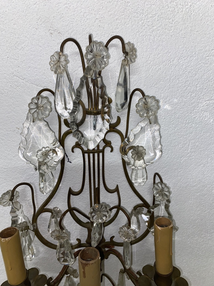 Paire d’appliques modèle Lyre en bronze et cristal H 53 cm 