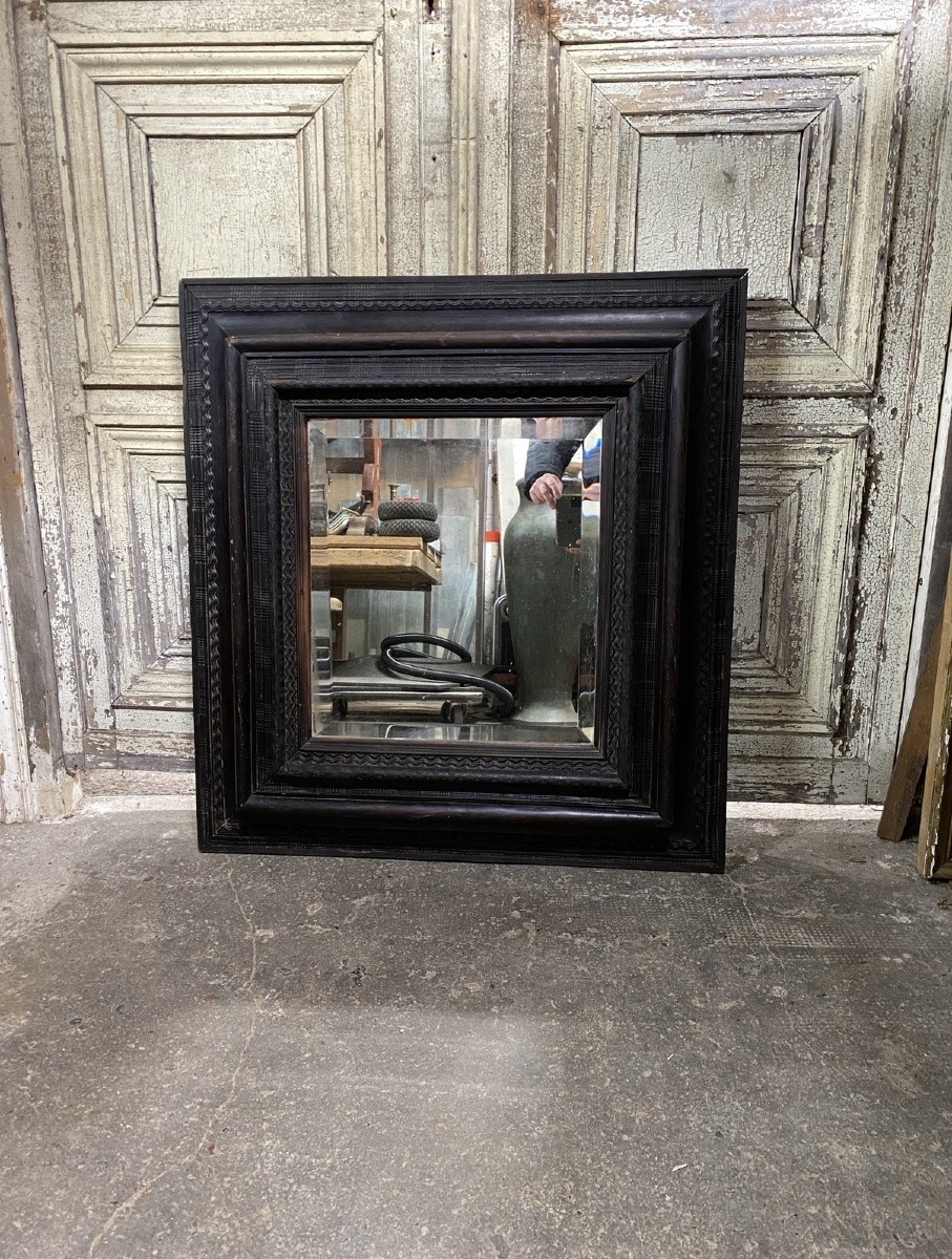 Mirror In A 17th-century Frame-photo-2