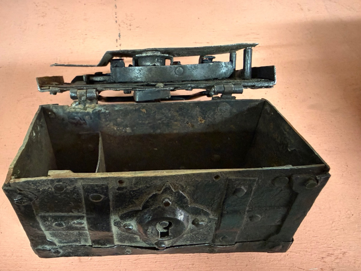 Miniature Iron Box-photo-1