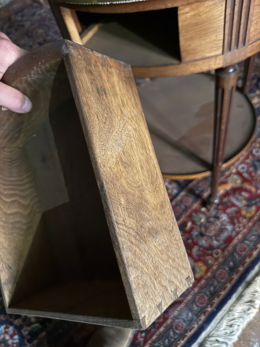 Hot-water Bottle Table L XVI-photo-1