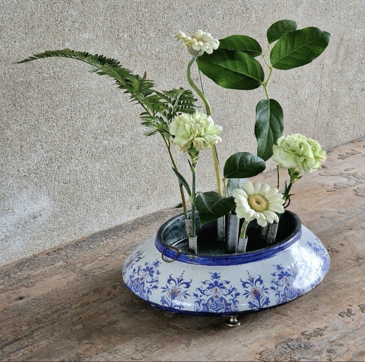 Enameled Cast-iron Flower Pick -photo-2