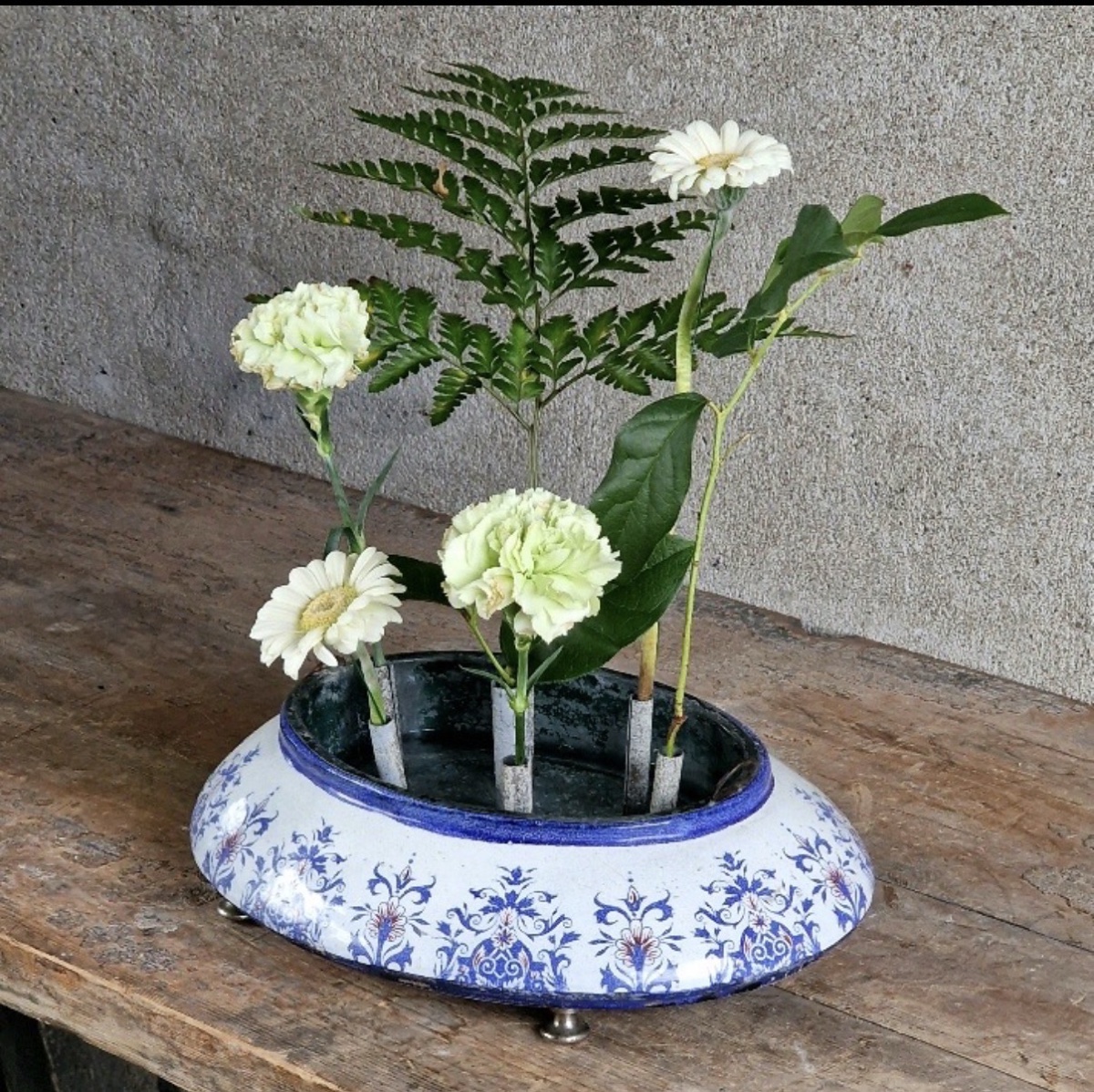 Enameled Cast-iron Flower Pick -photo-3