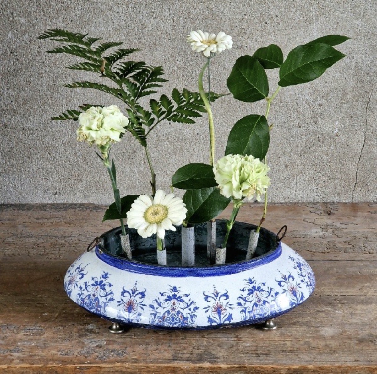 Enameled Cast-iron Flower Pick 