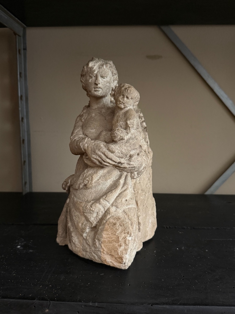 Vierge à l’enfant pierre sculptée 