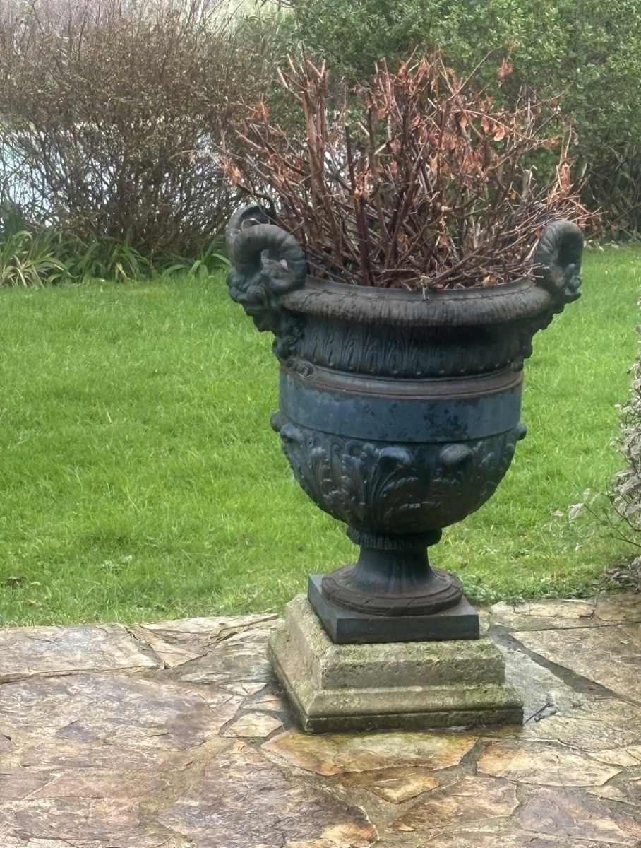 Pair Of Cast-iron Vases -photo-2