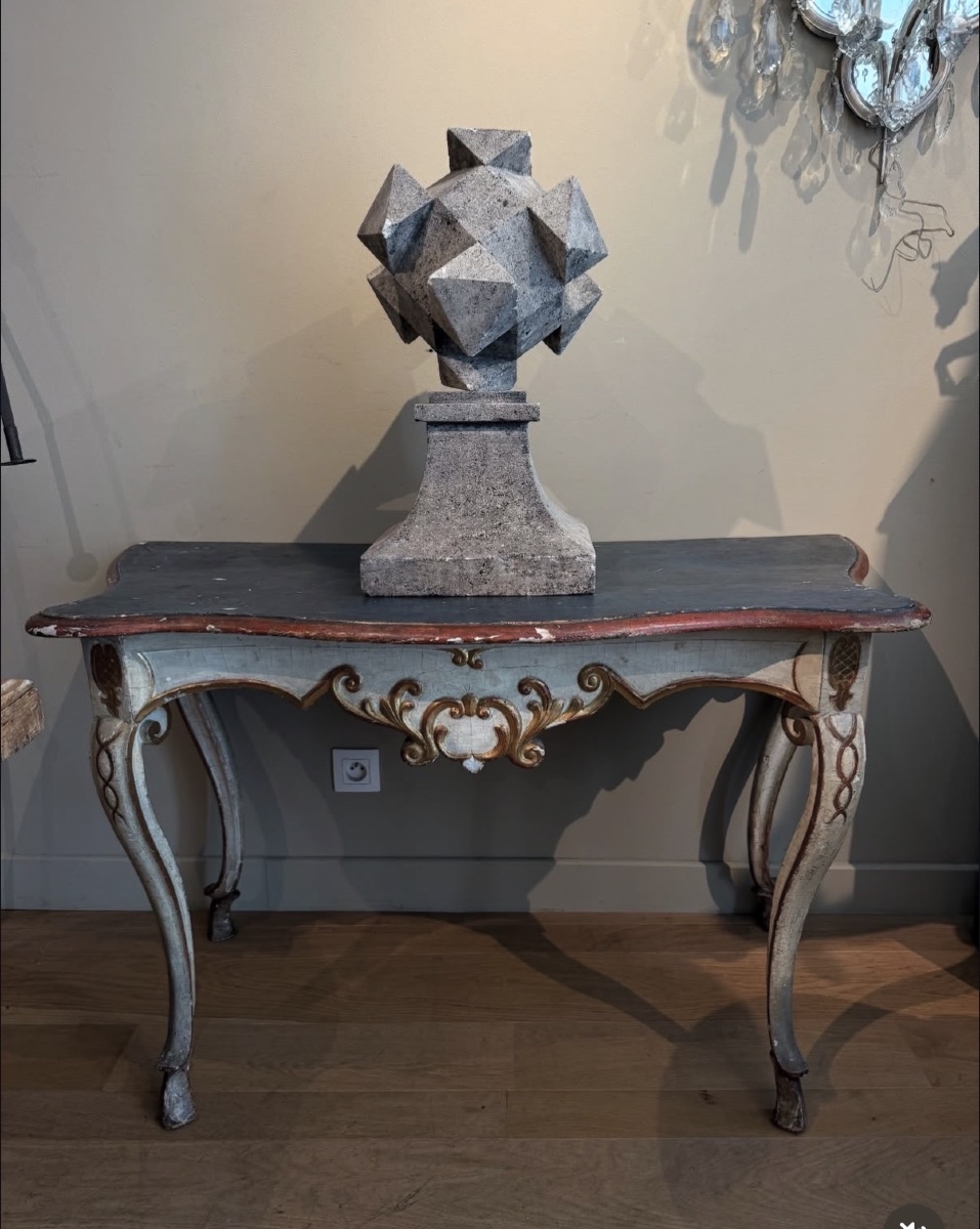Paire de pierres polyèdres 