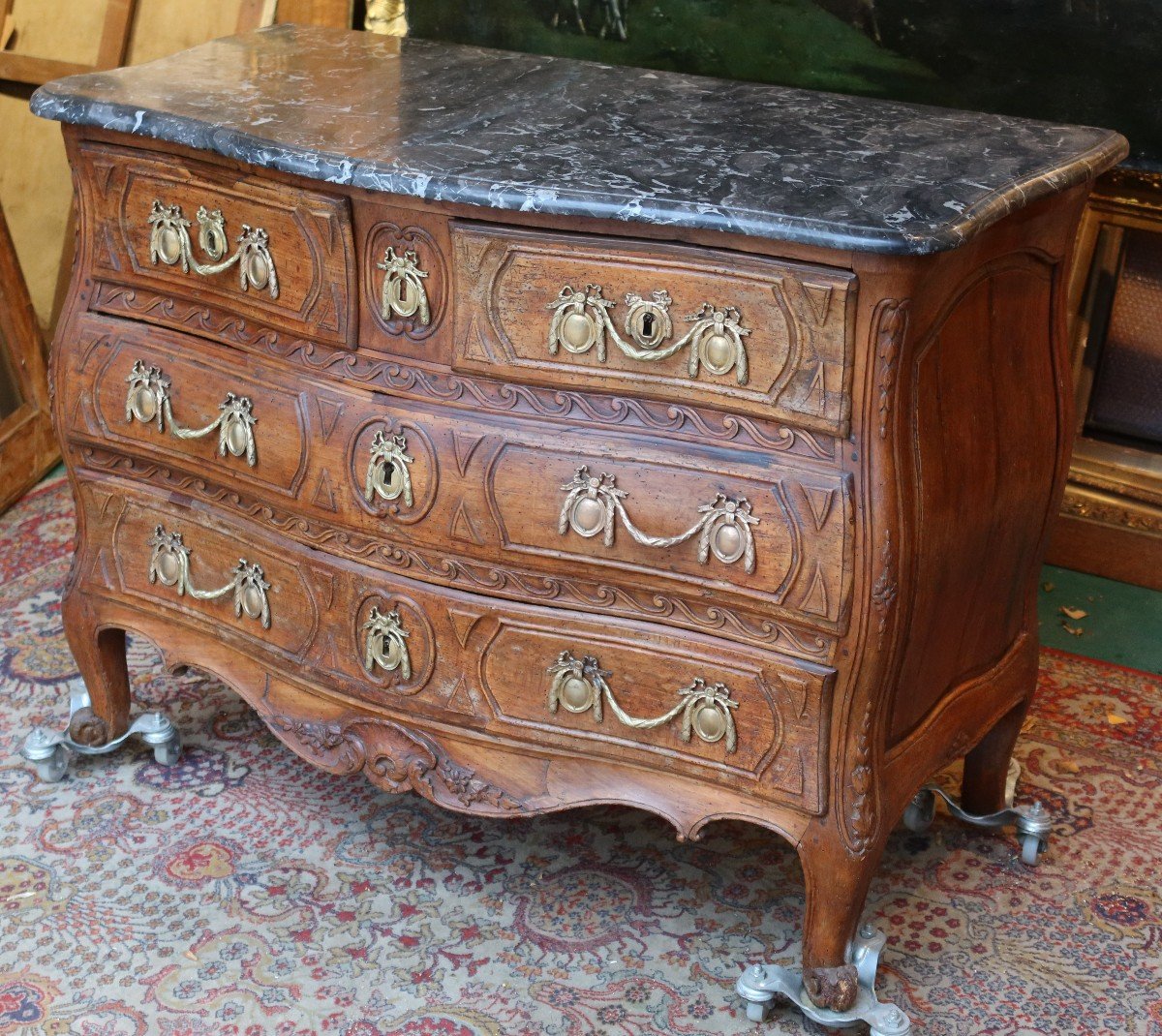 Commode XVIIIè galbée en hêtre naturel sculpté-photo-1